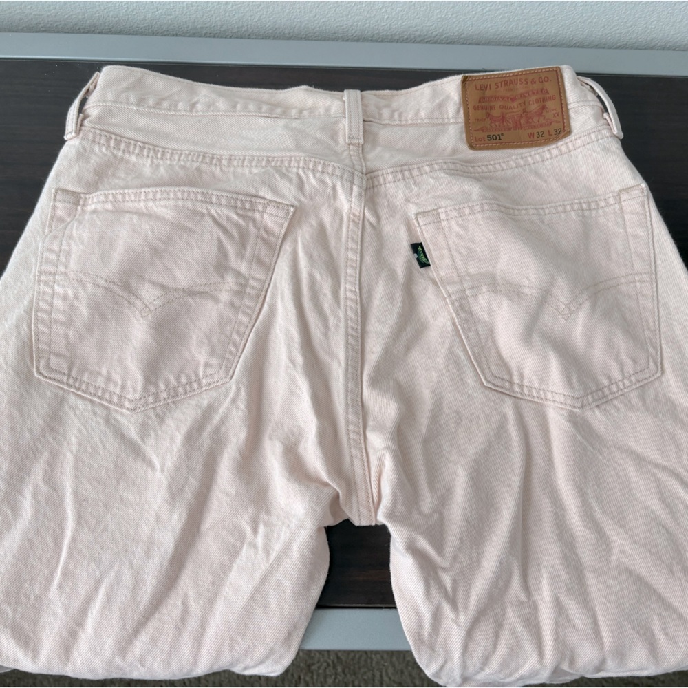 Light pink Levi’s
